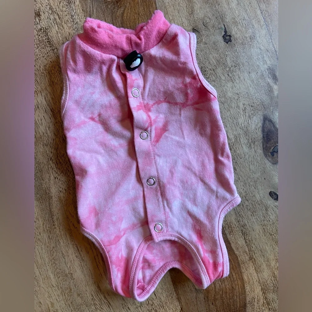 Cat recovery suit After surgery size medium. Used once.